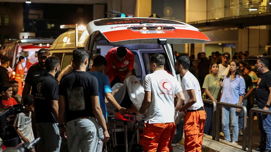 Desesperación en el Líbano tras explosión masiva de localizadores. Foto: Reuters.