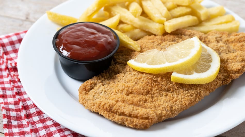 Consumida por el 99% de los argentinos: la milanesa de pollo vuelve a posicionarse como la favorita. Foto: Freepik.