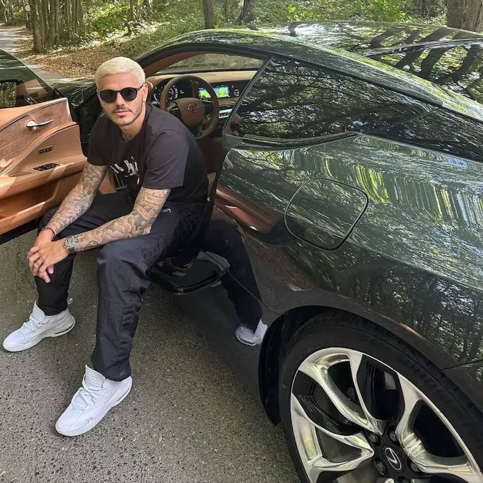 Mauro Icardi en su Lexus LC 500. Foto: Instagram.