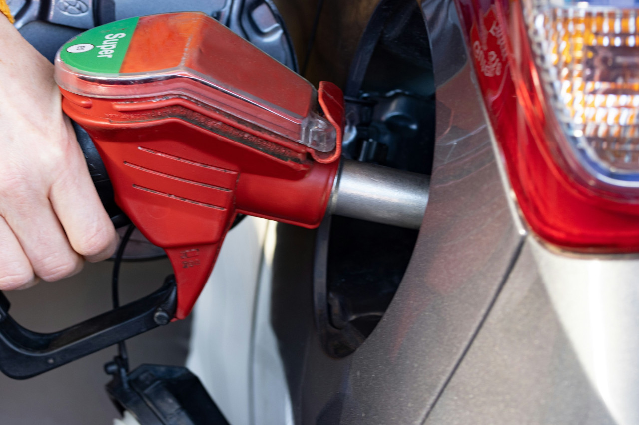 Ya rige el sistema de autoservicio para cargar combustible. Foto: Unsplash.