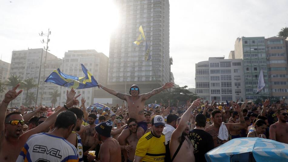 Banderazo de los hinchas de Boca en Río de Janeiro. Foto: Reuters.