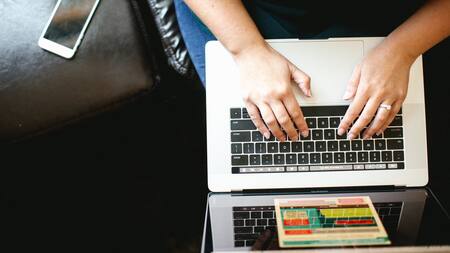 La inteligencia artificial cada vez está más al servicio de la adquisición de conocimiento. Foto: Unsplash.