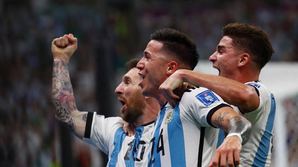 Enzo Fernández, Julián Álvarez y Lionel Messi; Qatar 2022. Foto: Reuters.
