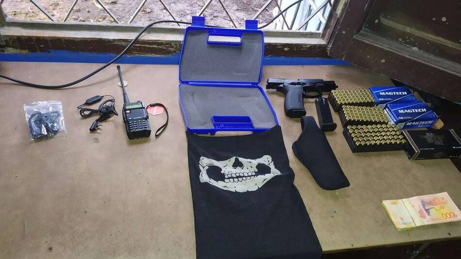 La división antiterrorista de la PFA secuestraron muchos objetos de ataque, Foto: El Tucumano