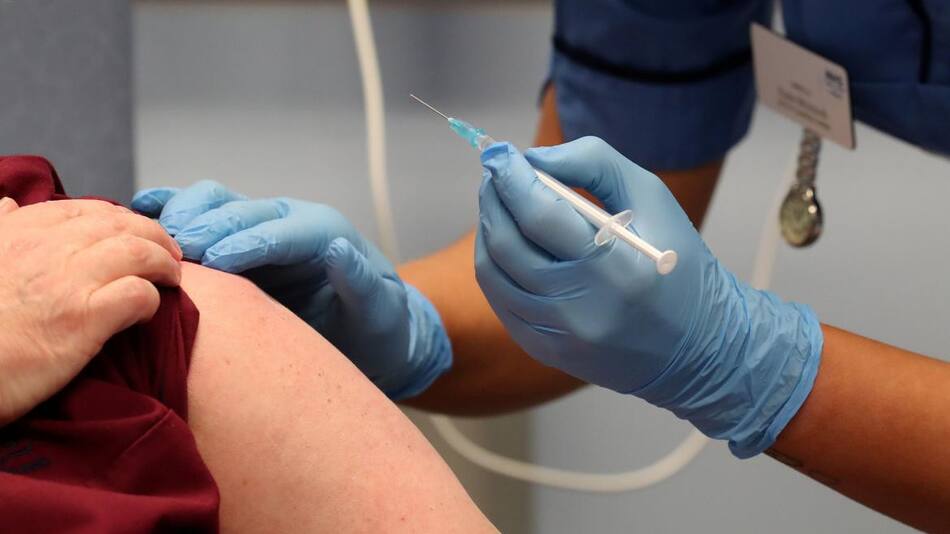 Coronavirus en Reino Unido, vacuna, vacunación, nueva cepa, REUTERS