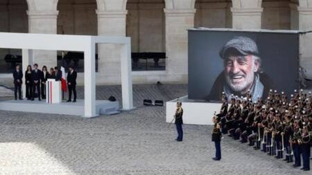 Sentido homenaje en el último adiós a Belmondo en el patio de Honor de los Inválidos, NA