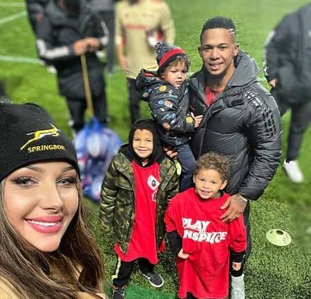 Escándalo en los Springboks: Elton Jantjies y su famili. Foto: NA.