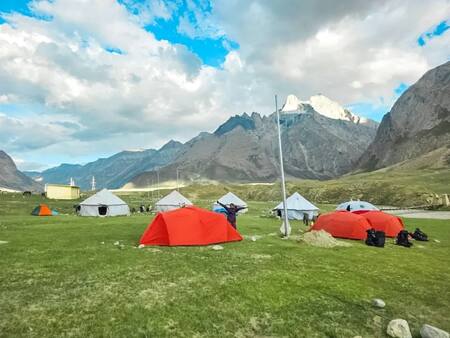 Expedición del Ejército Argentino a la cima del Monte Kun del Himalaya.