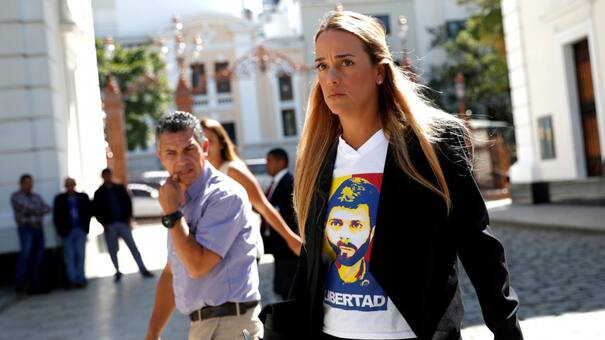 La mujer de Leopoldo López, Lilian Tintori, logró salir de Venezuela y llegó a España