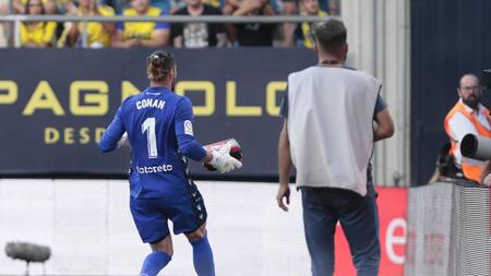 Arquero del Cádiz. Foto: EFE