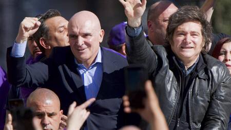 Caravana de Javier Milei en Lomas de Zamora.