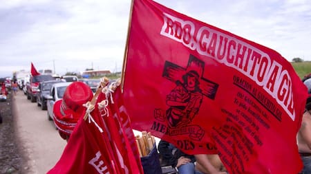 Cada 8 de enero los fieles del Gauchito Gil se reúnen en su santuario para rendirle homenaje. Foto: Télam.