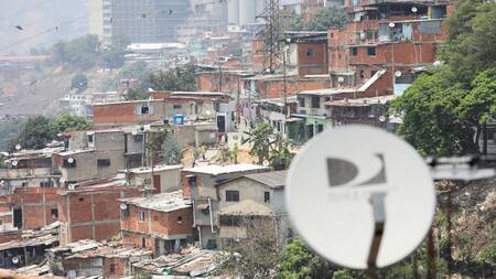 Cacerolazo en Caracas tras la salida de la operadora de televisión DirecTV en medio de la cuarentena, REUTERS
