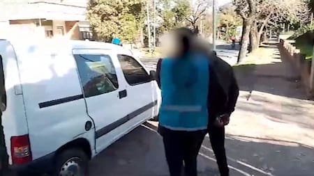 Un hombre fue detenido por abusar de su hijastro de 6 años. Foto: Captura.