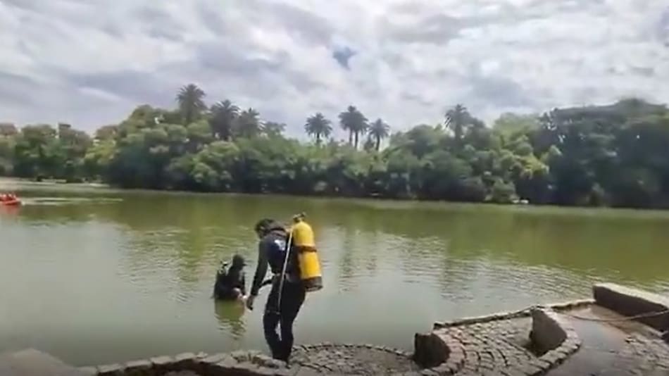 Un hombre murió ahogado en los lagos de Palermo. Foto: Captura de video.