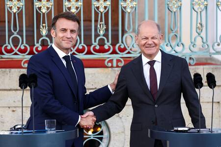 Emmanuel Macron y Olaf Scholz. Foto: REUTERS.