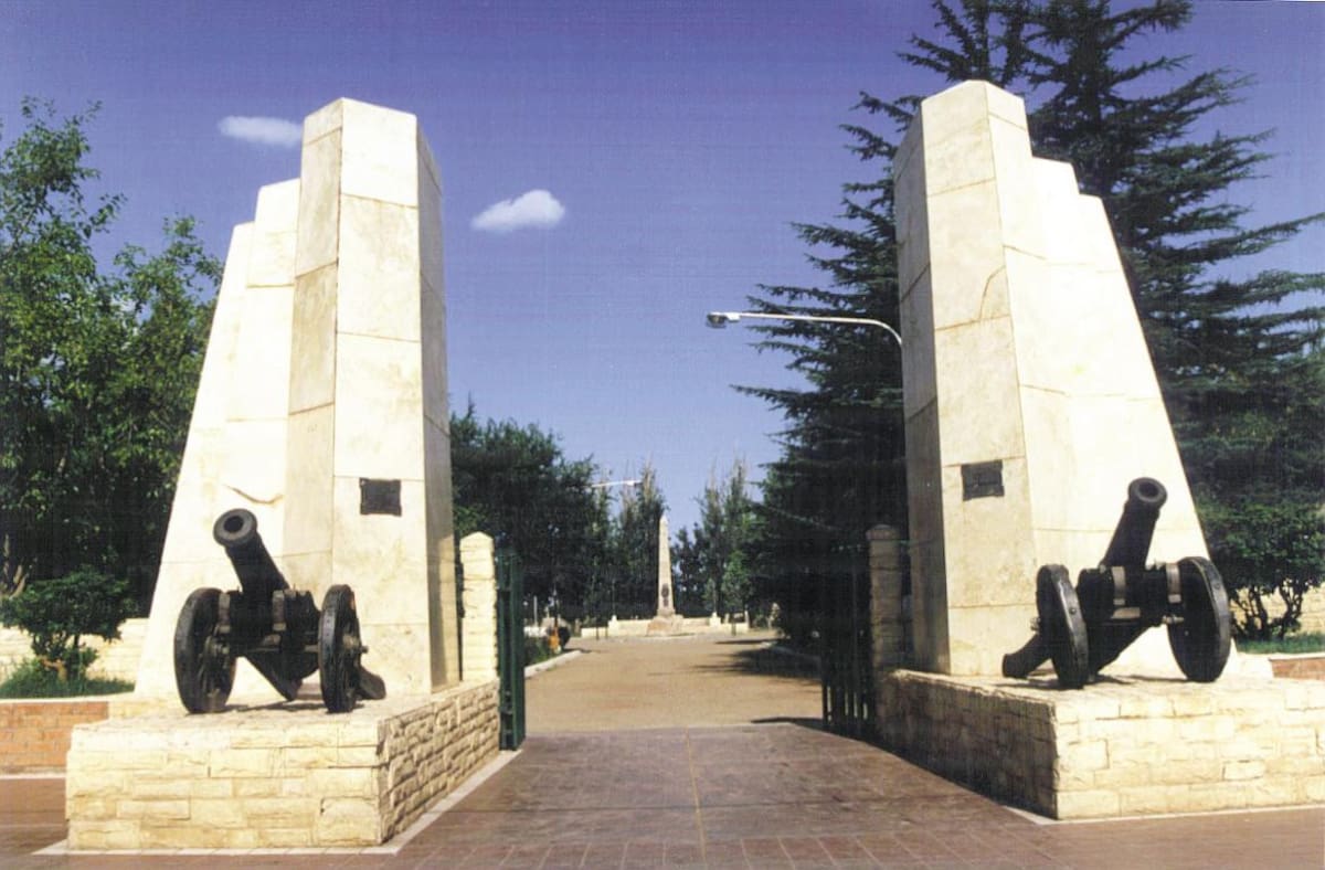 Monumento que recuerda el emplazamiento del campamento de El Plumerillo, en Mendoza