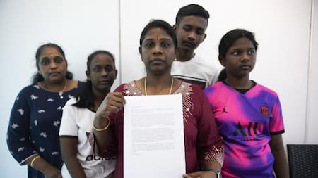 La familia de la víctima de pena de muerte en Singapur. Foto: EFE.