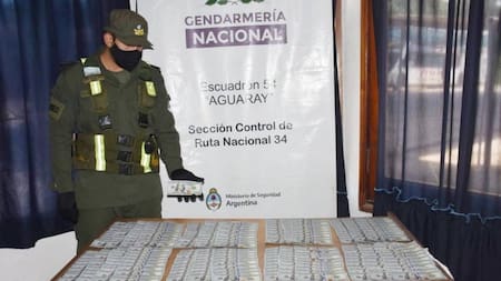Gendarmería desbarató banda que transportaba dólares en paquetes de yerba