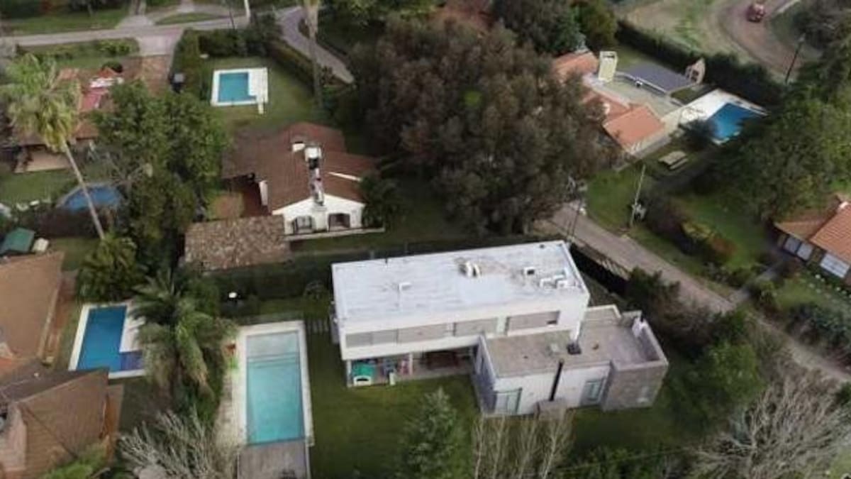 La lujosa casa de Baratta en Pilar: ¿la bóveda de los millones de las coimas?