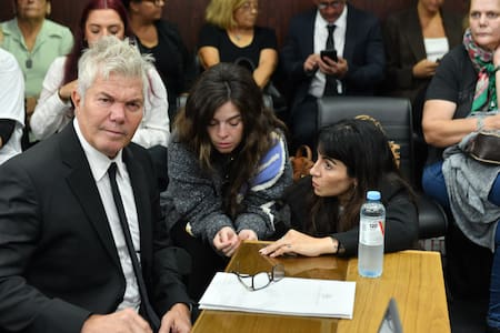 Dalma y Gianinna Maradona al llegar a los tribunales de San Isidro donde se lleva a cabo el juicio por la muerte de Diego Maradona. FOTO: NA/ Juan Vargas.