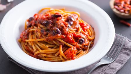 Pasta puttanesca. Foto: Unsplash.