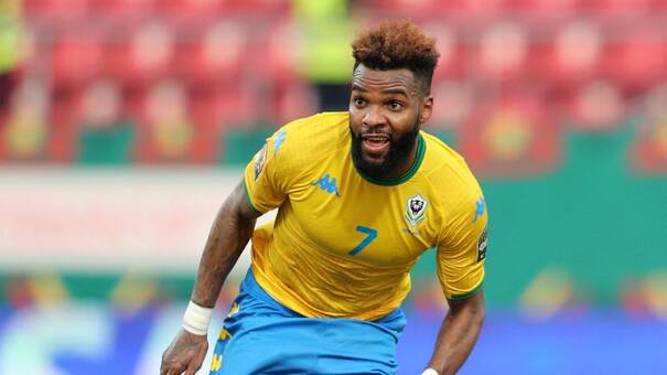 Conmoción en el fútbol: murió el futbolista gabonés Aaron Boupendza tras caer de un piso 11 en China