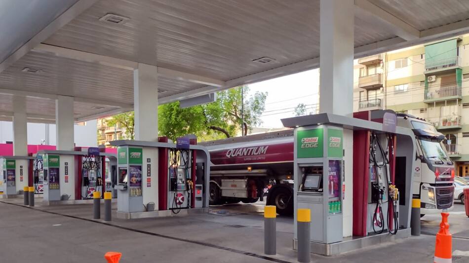 Falta de combustible en estaciones de servicio. Foto: NA.