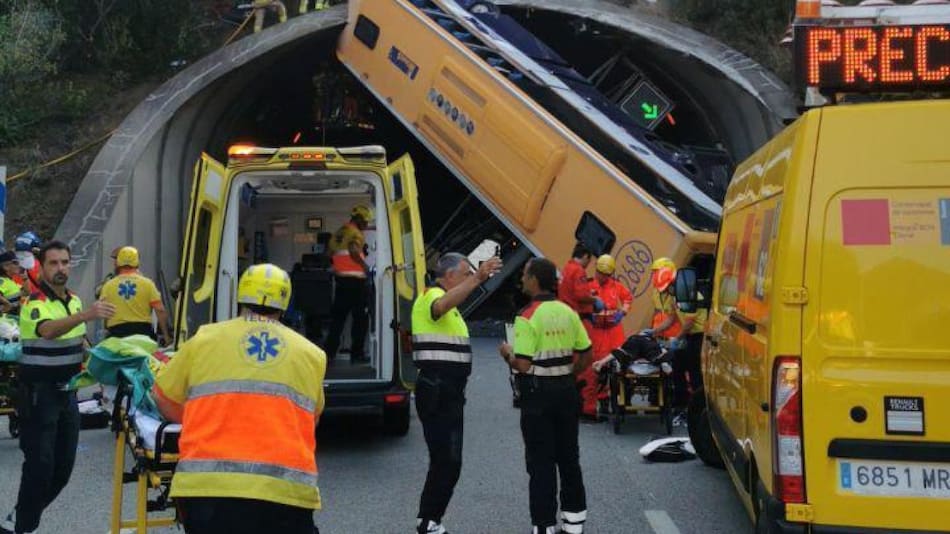 Accidente de un colectivo en Barcelona. Foto: X.