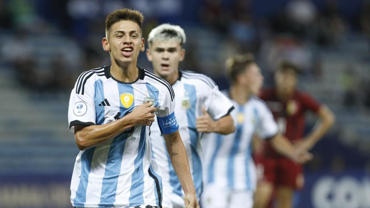 Festejo de Claudio Echeverri en el Sudamericano Sub 17. Foto: @Argentina.