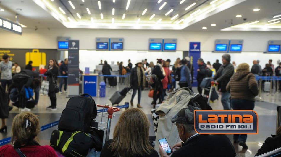 Paro de controladores aéreos - demoras en Aeroparque y Ezeiza