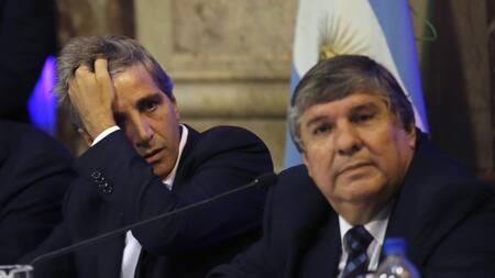 Luis Caputo y José Mayans en el Congreso (NA)