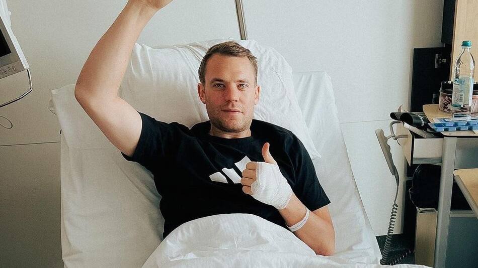 Internación de Manuel Neuer tras su lesión por andar en esquí. Foto: @ManuelNeuer.