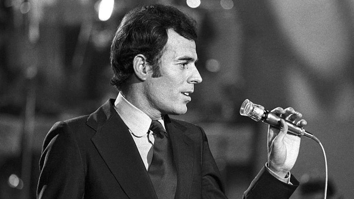 Julio Iglesias.