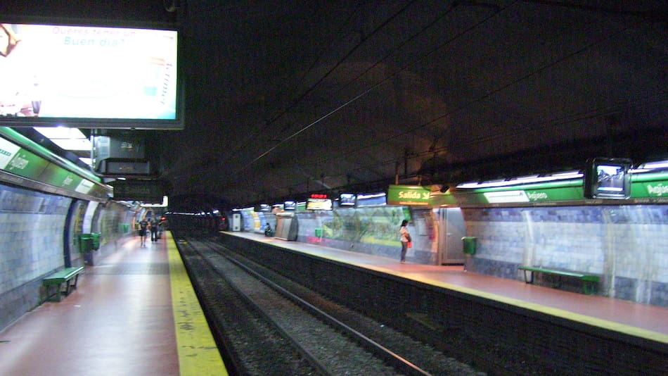 Cierra otra estación de la Línea D