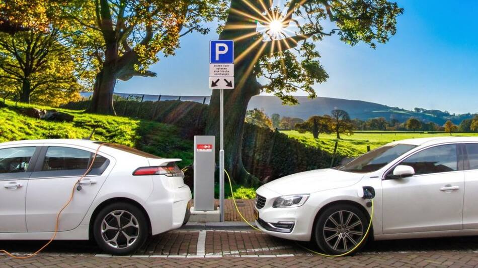 La mitad de los autos que se vendan en Estados Unidos en 2030 serán eléctricos