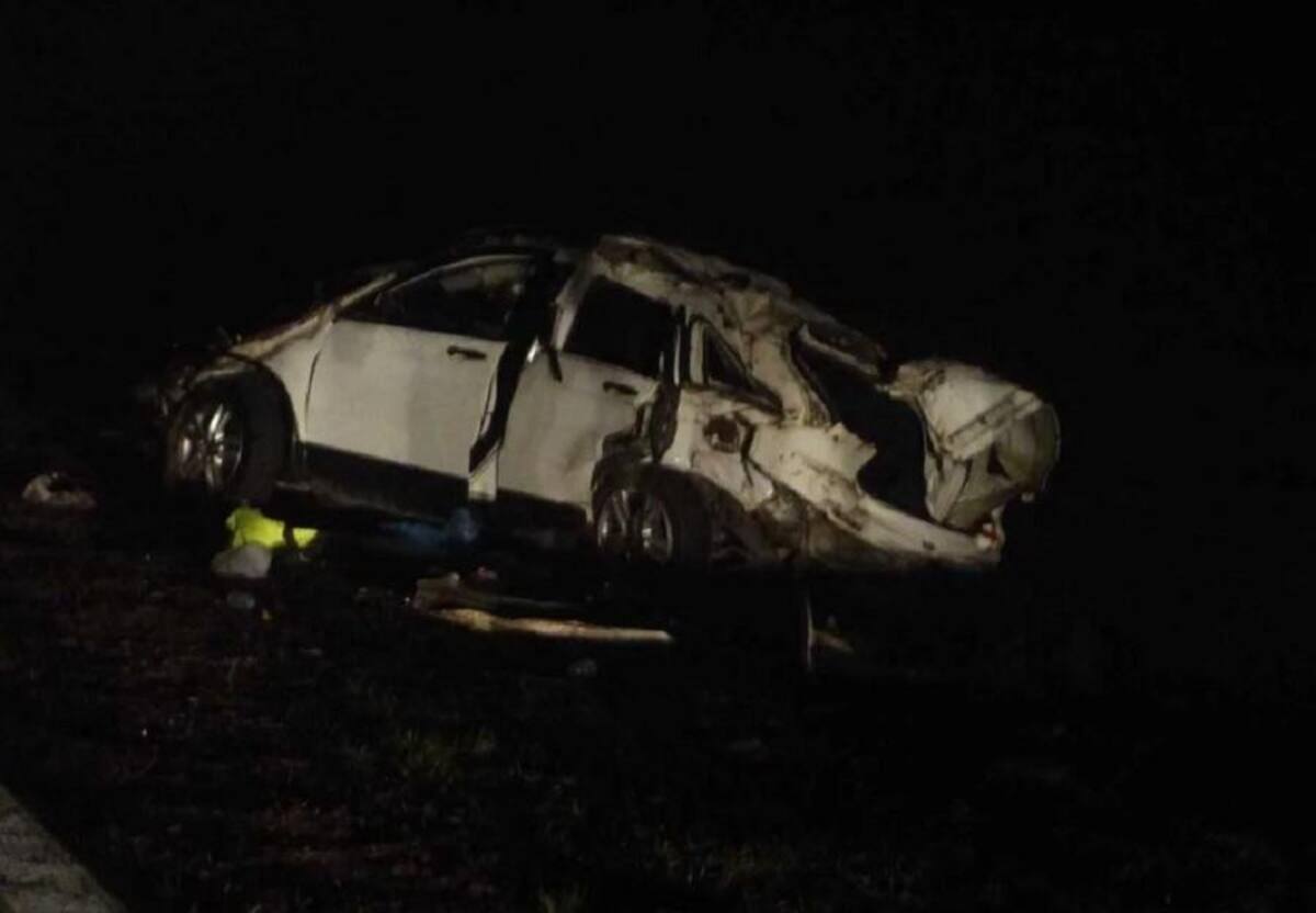 Volcó camioneta en la que viajaba
