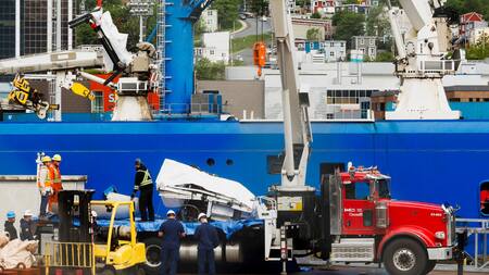 Llegada a Canadá de los restos del submarino Titan. Foto: REUTERS.
