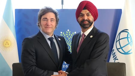 Javier Milei junto al presidente del Banco Mundial, Ajay Banga.