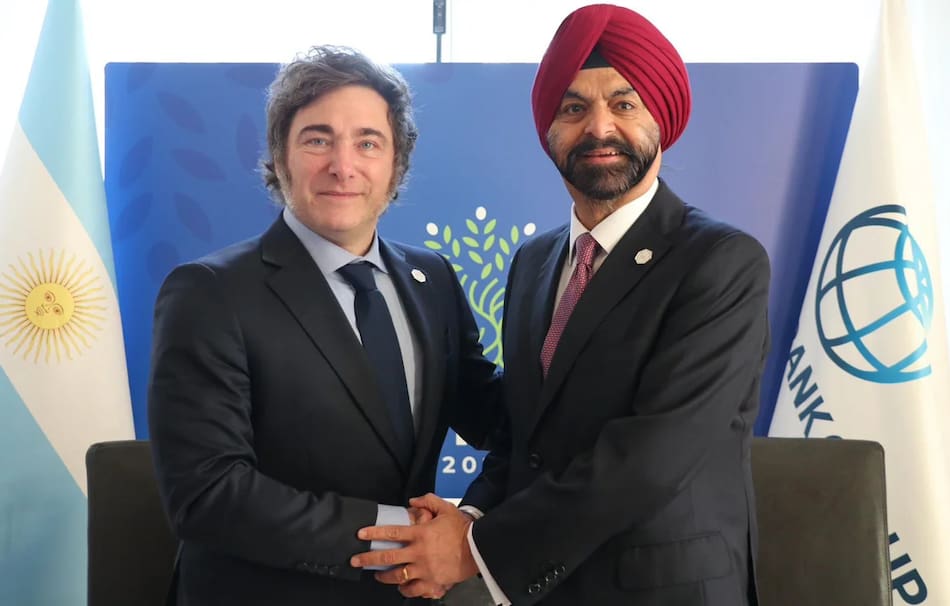 Javier Milei junto al presidente del Banco Mundial, Ajay Banga.