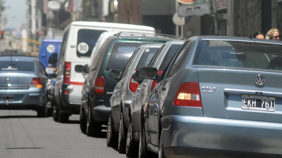 Autos, estacionamiento, multas, NA