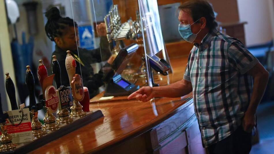 Apertura de pubs, Reino Unido, coronavirus, REUTERS