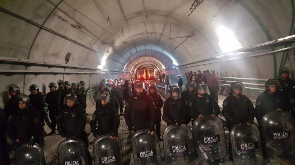 Tensión paro de subte