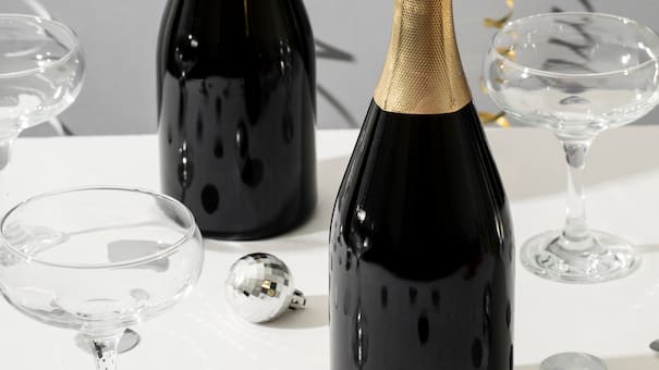 No tires la botella de champagne: el adorno original para decorar la mesa de Año Nuevo sin gastar