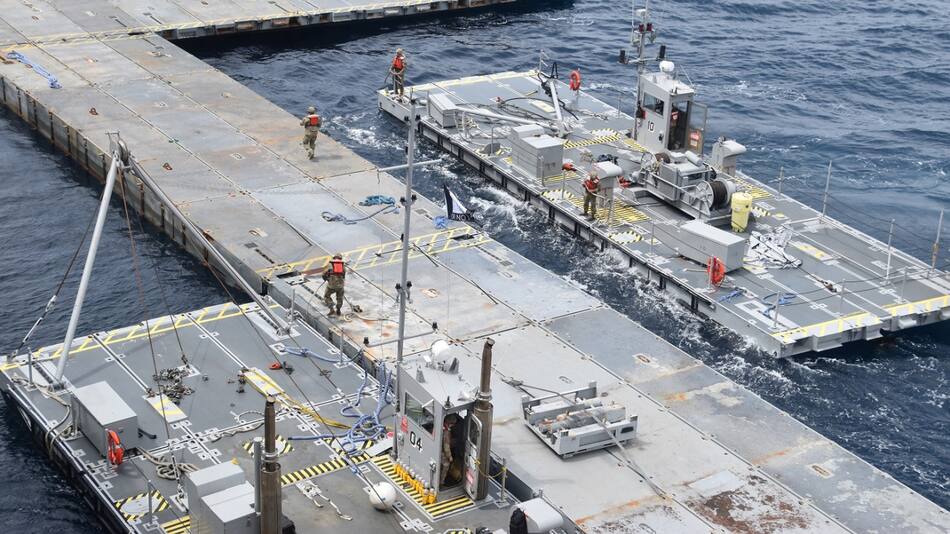 Construcción de un muelle para ayuda humanitaria, Franja de Gaza. Foto: Reuters