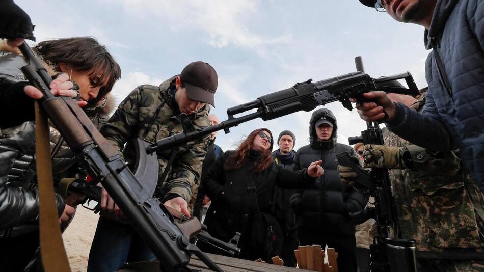 Ejercicios militares para civiles en Kiev, Ucrania. EFE