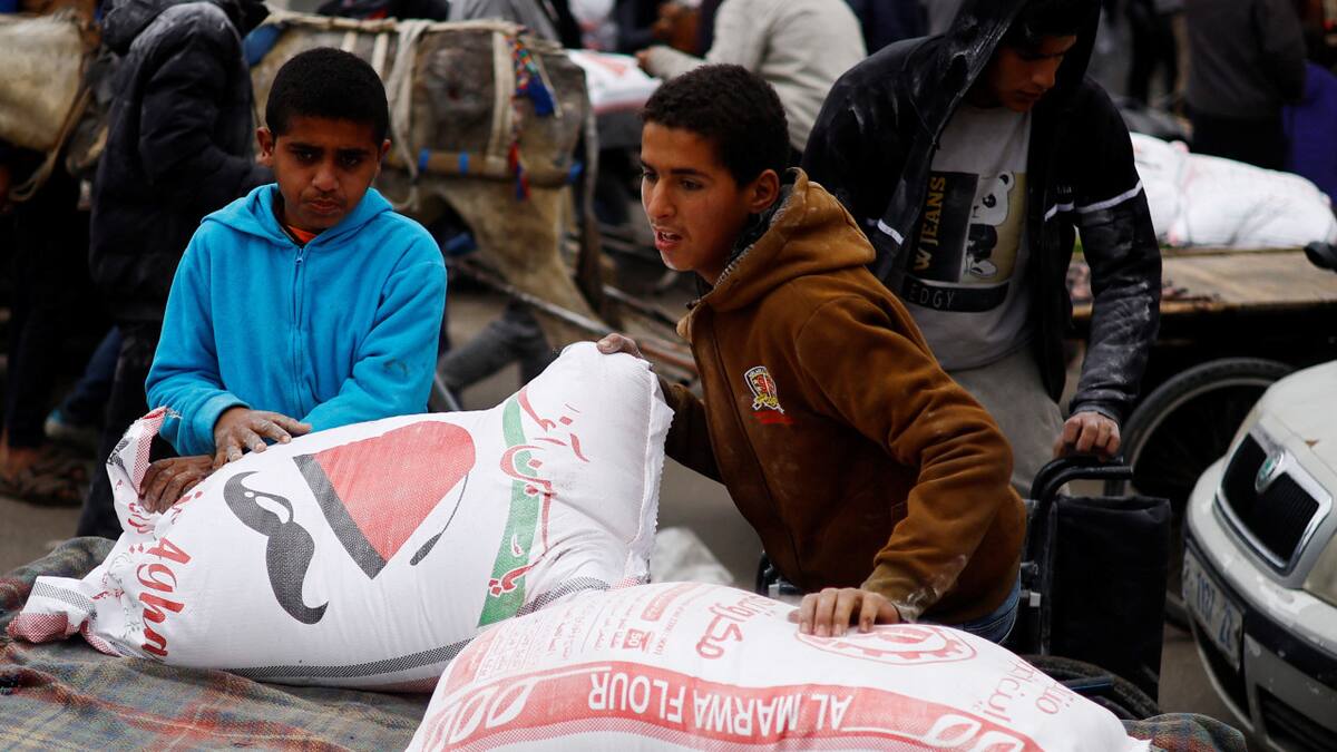 Asistencia humanitaria en Gaza. Foto: Reuters