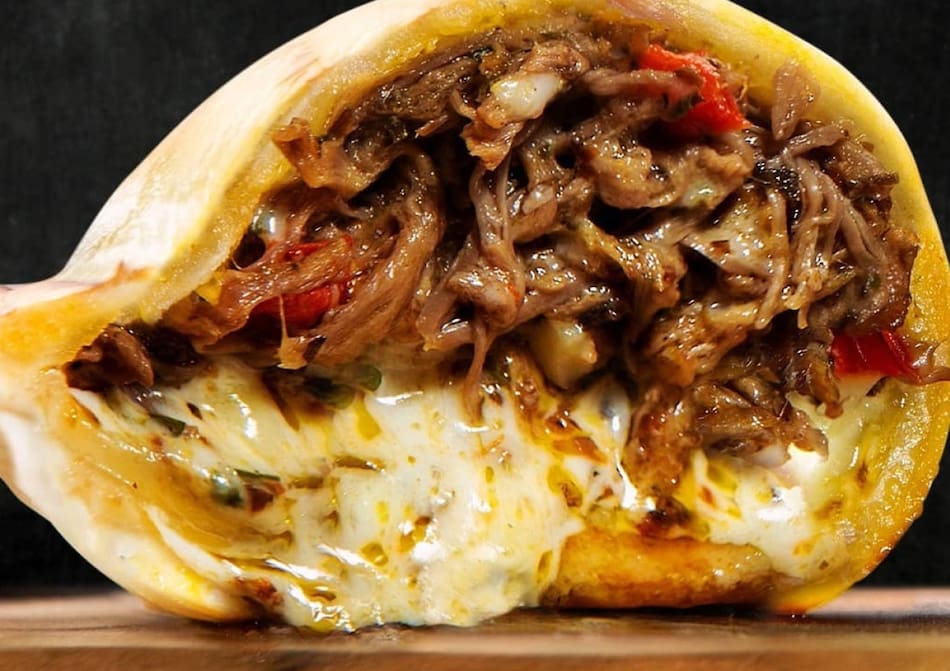 Empanada vacío y provolone de Mi Gusto