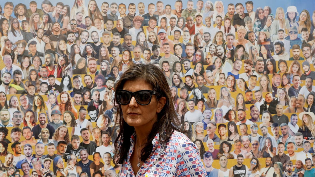 La republicana Nikki Haley visitó Israel y dejó un provocador mensaje en un misil: "¡Acaben con ellos!"