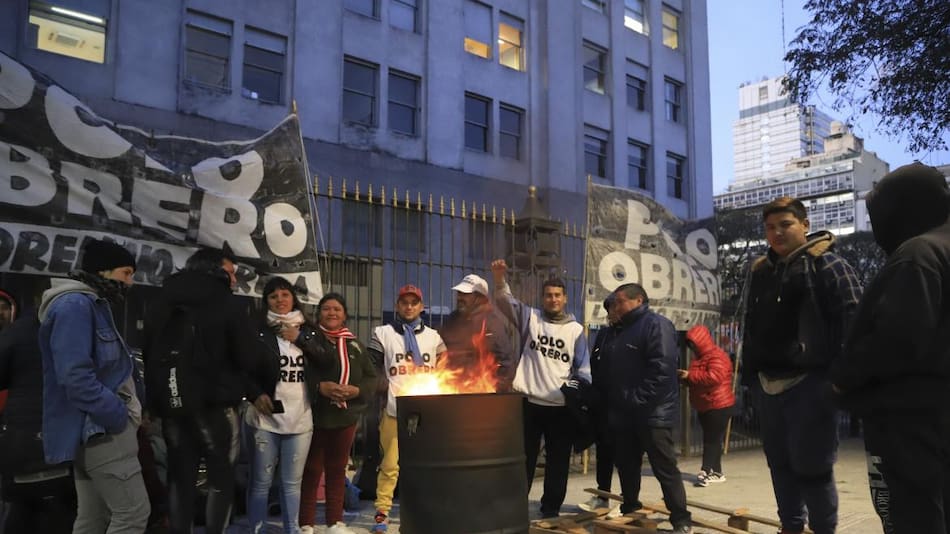 Acampe en la 9 de julio en reclamo por la emergencia alimentaria